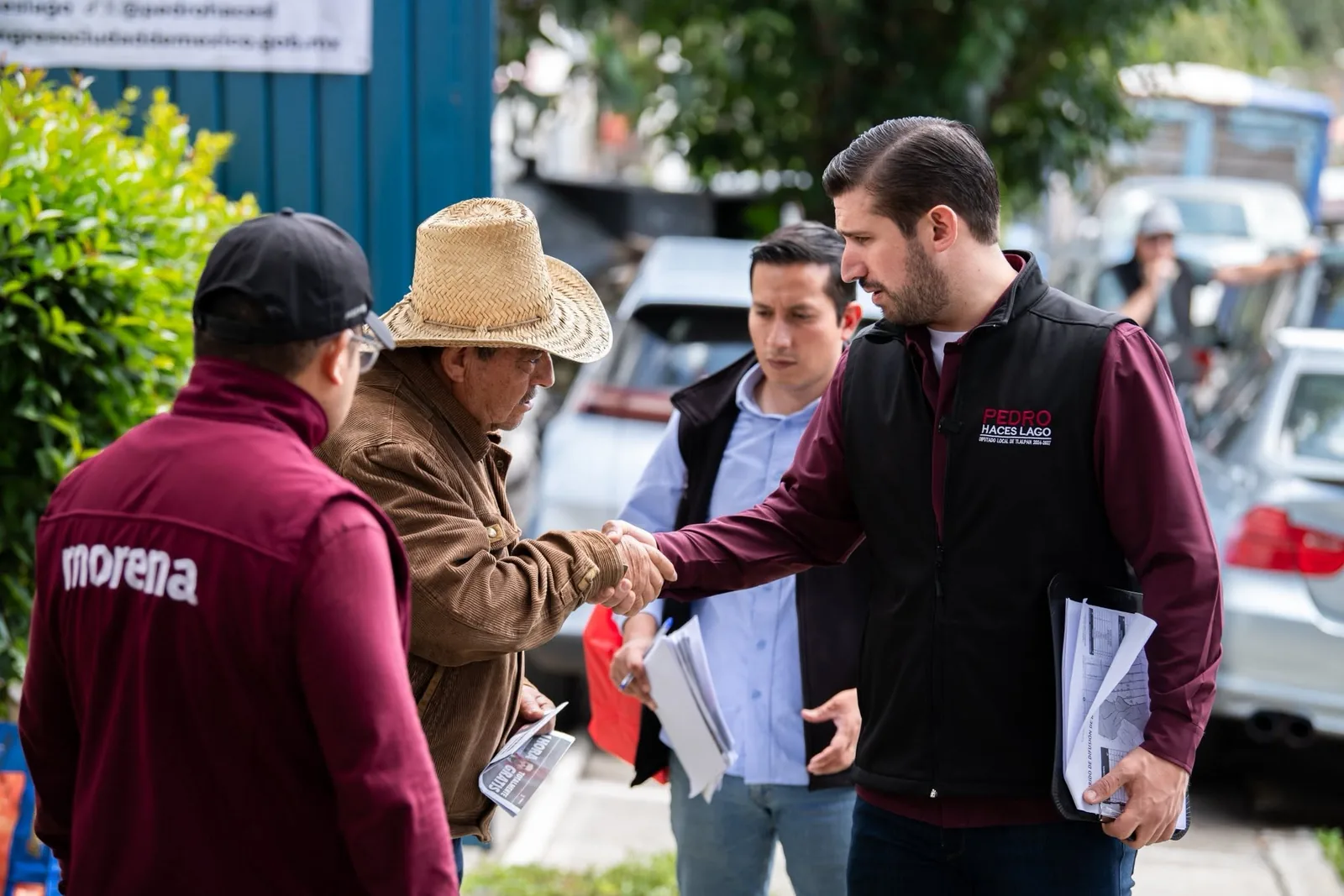 Pedro Haces Lago recorriendo las calles de Tlalpan